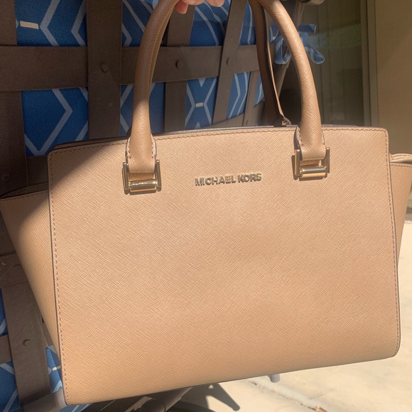 MK Selma MD Satchel with matching wallet - Picture 2 of 12